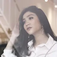 Sontek makeup simpel untuk ke kampus dari para artis ini, yuk. (Instagram/febbyrastanty).