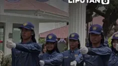 Istana telah menggelar gladi kotor perdana menyambut upacara HUT ke-81 RI di halaman Istana Merdeka, Selasa (12/8). Sebanyak 76 putra-putri terbaik dari 38 provinsi yang tergabung dalam Paskibraka mulai berlatih menampilkan formasi khusus untuk pengibaran dan penurunan bendera. Latihan gabungan ...