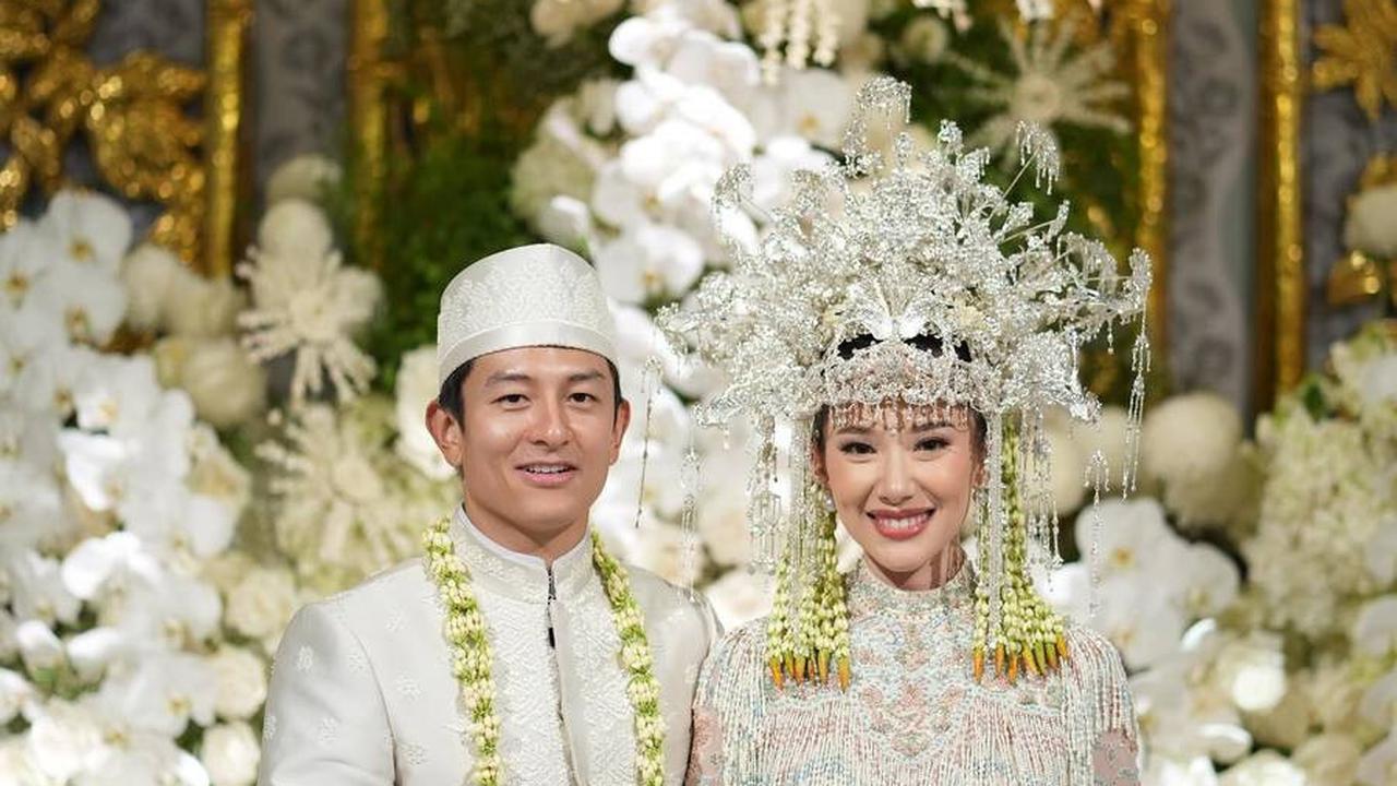 10 Potret Pernikahan Rio Haryanto dengan Keponakan Sandiaga Uno, Kental Nuansa Adat Betawi