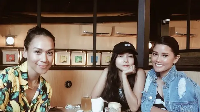 7 Potret Persahabatan Mey Chan dan Titi Rajo Bintang yang seperti Kakak Adik