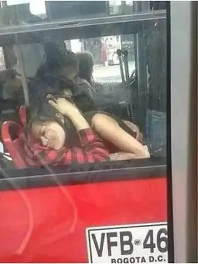 10 Aksi Nyeleneh Orang yang Lagi Pacaran Ini Bikin Geleng Kepala