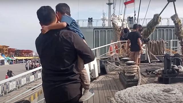 Kapal Dewaruci di Festival Dermaga