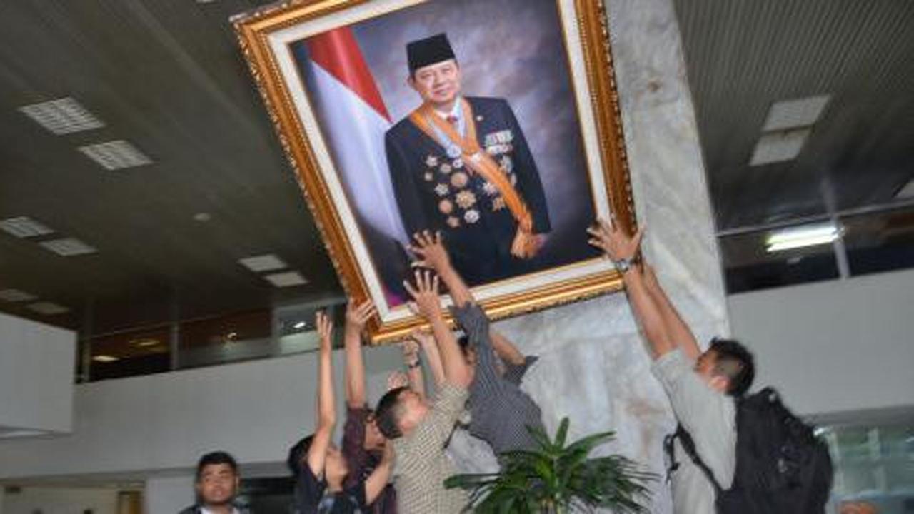 Penahanan mahasiswa perusak foto SBY ditangguhkan 