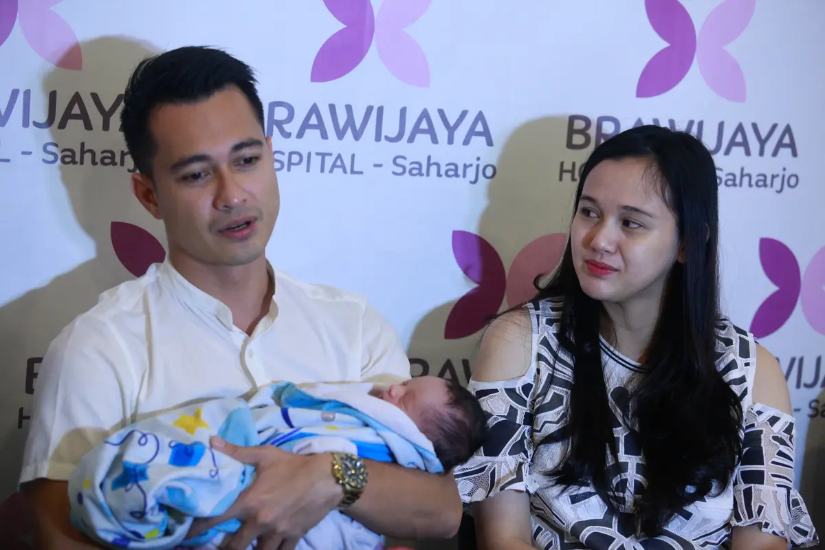[Fimela] Eza Gionino dan Meiza Aulia