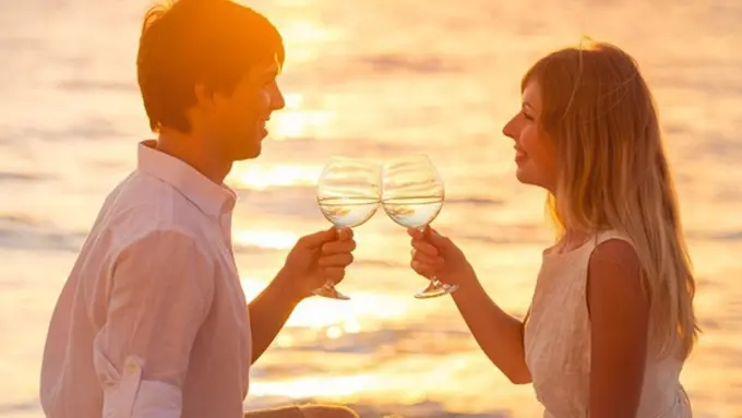 [bintang] Kalau Kata Zodiaknya, Cowok Bakal Jatuh Cinta sama Tipe Cewek Begini