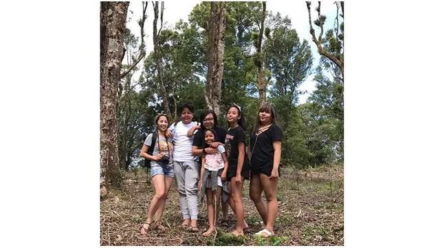 Punya empat anak, Ari sangat dekat dengan masing-masing anaknya.