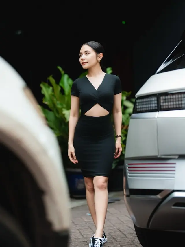 Model Dress Hitam Prilly Latuconsinna