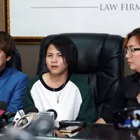 "Saya sudah mencoba ngalah sebagai istri, saya sudah sujud, cium kaki dia. saya sendiri jujur masih sangat syok dan belum bisa percaya karena menurut saya pertengkaran dalam rumah tangga itu hal yang biasa terjadi," tambahnya. (Deki Prayoga/Bintang.com)