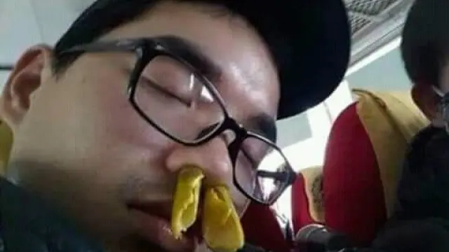 9 Kelakuan Bapak-Bapak saat Tidur di Transportasi Umum Ini Bikin Ngakak