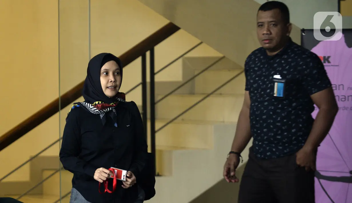 Anggota Komisi IV DPR Fraksi PDIP, Riezky Aprilia usai menjalani pemeriksaan penyidik di Gedung KPK, Jakarta, Jumat (7/2/2020). Riezky diperiksa sebagai saksi untuk tersangka mantan Caleg PDIP Harun Masiku terkait kasus suap penetapan anggota DPR Terpilih tahun 2019-2024. (merdeka.com/Dwi Narwoko)