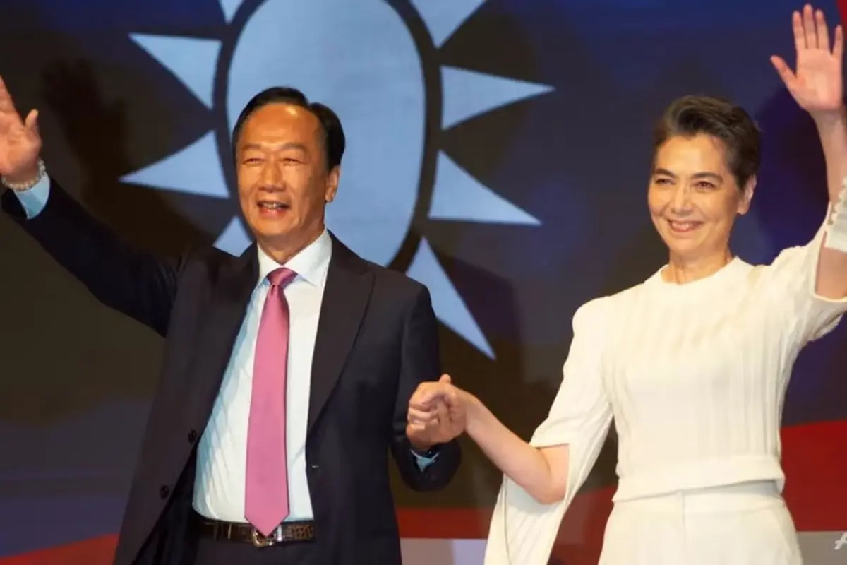 Pendiri Foxconn Terry Gou memilih aktris Tammy Lai sebagai pasangannya dalam pemilihan presiden Taiwan (AFP).