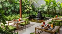 Desain Teras Rumah Luas Cocok untuk Warung Lesehan (Sumber: gemini.com)