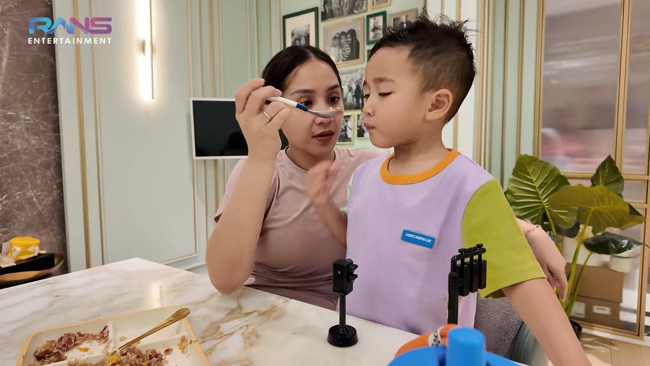 Belajar Masak di Le Cordon Bleu London, Nasi Goreng Buatan Nagita Slavina Dikritik Gak Enak sama Rayyanza