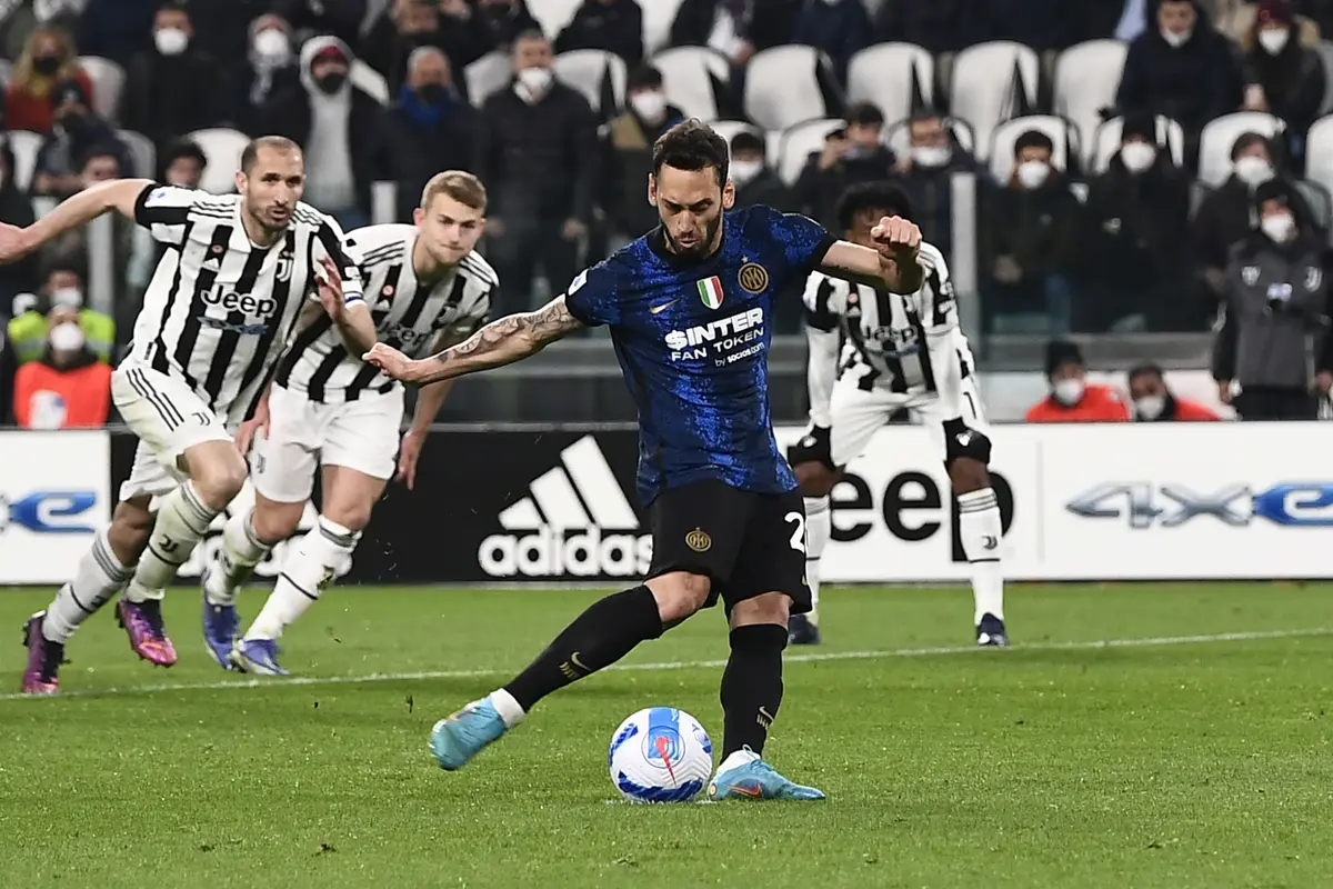 Penalti Hakan Calhanoglu Antar Inter Milan Bungkam Juventus