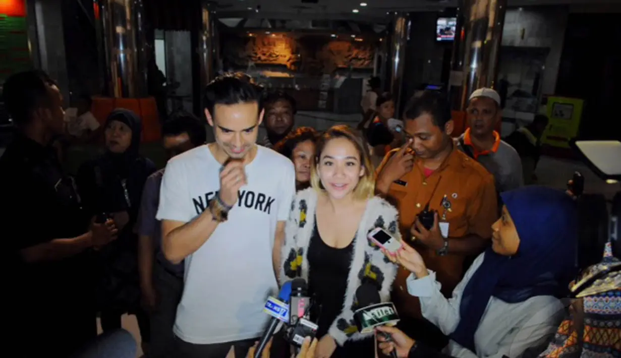 Bunga Citra Lestari (BCL) kaget mendengar Habibie jatuh sakit lagi padahal sebelumnya baru keluar dari Rumah Sakit Boromeus, Bandung (Liputan6.com/Andrian M Tunay)