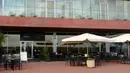 Suasana tampak keluar dari CR7 Corner Restaurant and Bar. Cristiano Ronaldo membangun bisnis pariwisata itu di kota kelahirannya Funchal.  (Bola.com/Reza Khomaini)