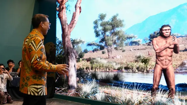 Menteri Kebudayaan Fadli Zon menghadiri pameran fosil manusia purba pithecanthropus erectus di Museum Nasional Indonesia.