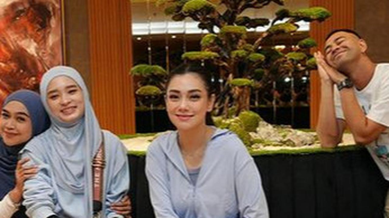 Raffi Ahmad Sebut The Jandas Minus One saat Foto Bareng Celine Evangelista, Inara Rusli, dan Ria Ricis
