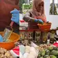 Viral warung jamu di Pasar Lama Tangerang, jamu dibuatkan langsung. (Dok: TikTok @safridalu)