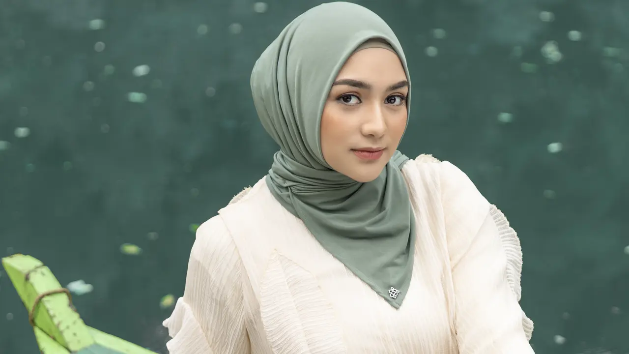 Citra Kirana kenakan kerudung Instan dari brand lokal