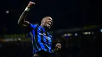 Penyerang Inter Milan, Marcus Thuram melakukan selebrasi setelah mencetak gol saat pertandingan sepak bola Serie A Italia melawan Torino di Stadion San Siro, Milan pada Sabtu 5 Oktober 2024 atau Minggu (6/10/2024) dini hari WIB. (Piero CRUCIATTI/AFP)
