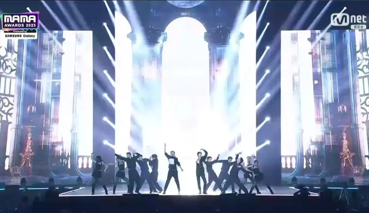 Penampilan TVXQ Kembali ke Mnet MAMA Awards Setelah 15 Tahun - Foto