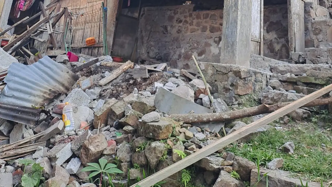 Kondisi rumah korban gempa NTT (Foto: Dok Wahana Visi Indonesia/WVI)
