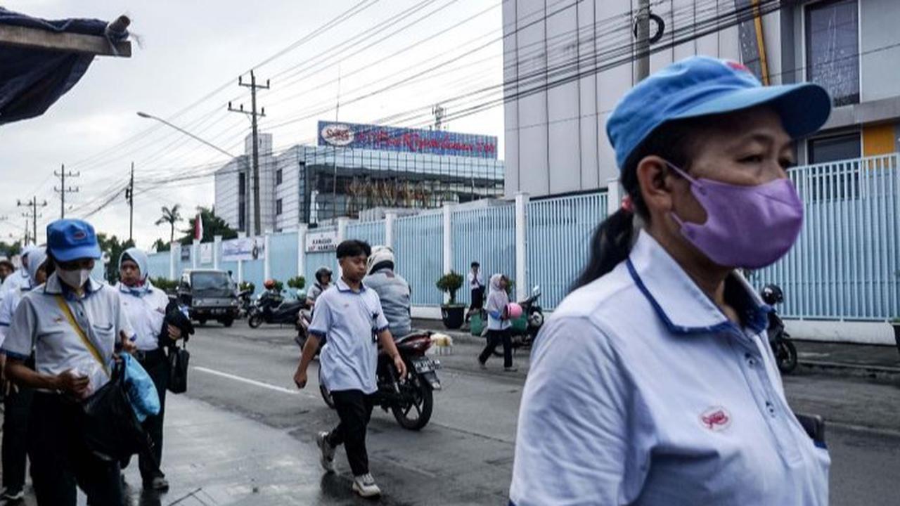 OJK Ungkap Jumlah Utang Sritex, Ternyata Capai Rp14 Triliun ke 27 Bank dan 3 Perusahaan Pembiayaan