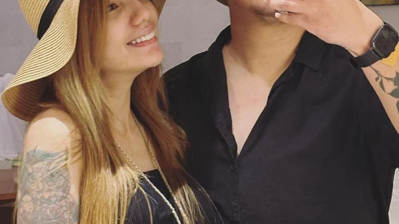 Sheila Marcia saat ini tengah hamil anak keduanya dengan Dimas Akira, sehingga menjadi anak kelima bagi mereka berdua. Bintang film Hantu Jeruk Purut ini hamil lagi ketika berusia 34 tahun.