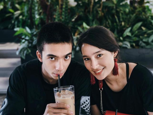 Gaya Foto Studio Kakak Adik - gaya foto