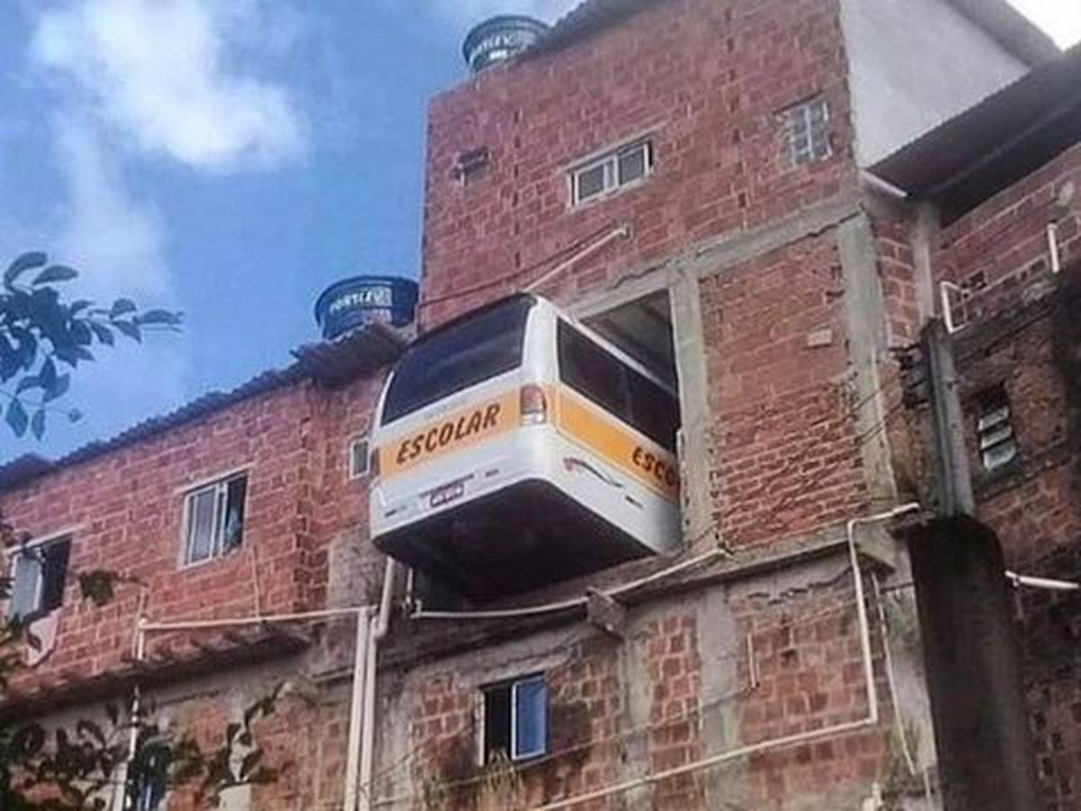 Garasi Bus di Ketinggian