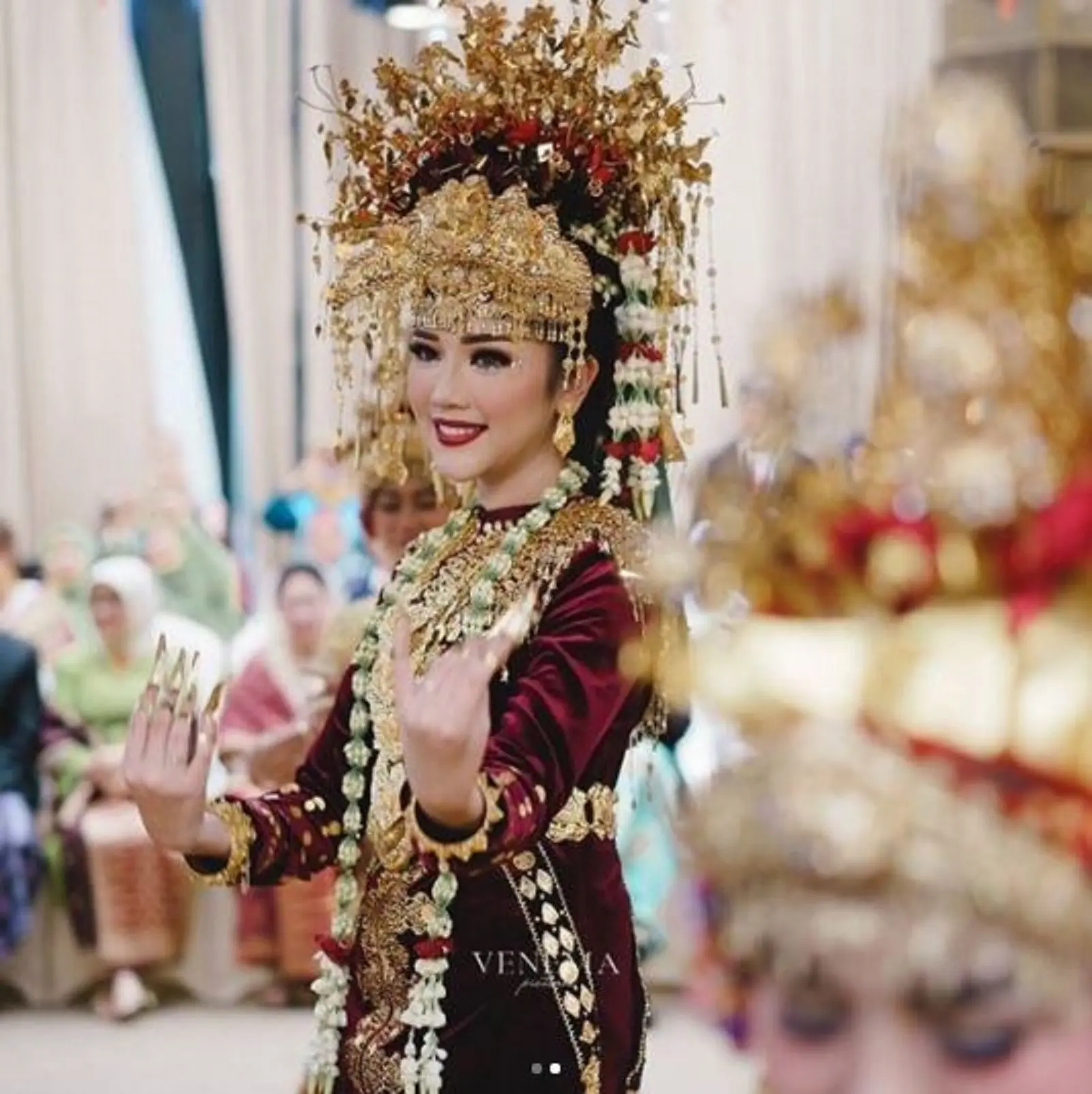 Tistha Nurma menari pagar pengantin usai akad nikah (Instagram/@tityhatta)