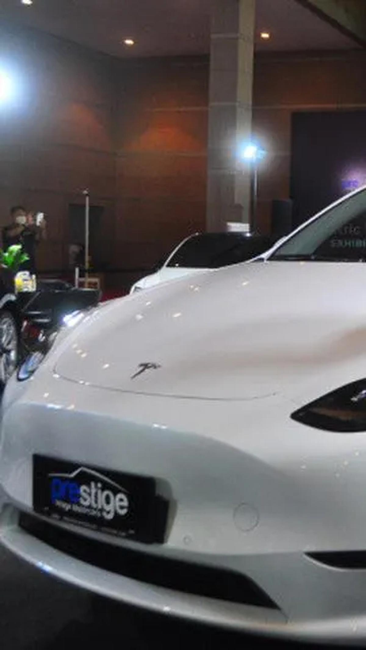 7. Tesla Model Y
Jarak tempuhnya 330 mil, setara 531 km, dengan harga jual US$ 52.990.
