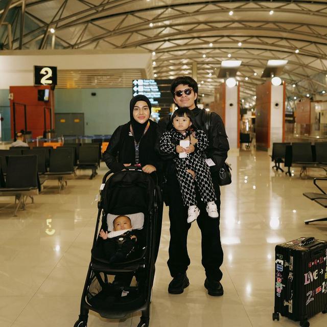 Atta Halilintar dan Aurel Hermansyah  Laksanakan Umroh Bersama, Jadi Kado Anniversary Terindah