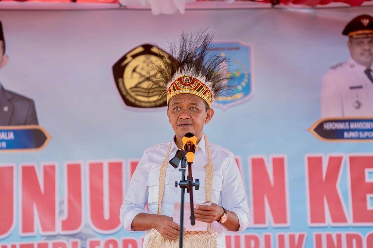 Menteri ESDM Bahlil Lahadalia Tinjau Langsung Lokasi Pembangunan PLTM Wabudori di Supiori, Papua