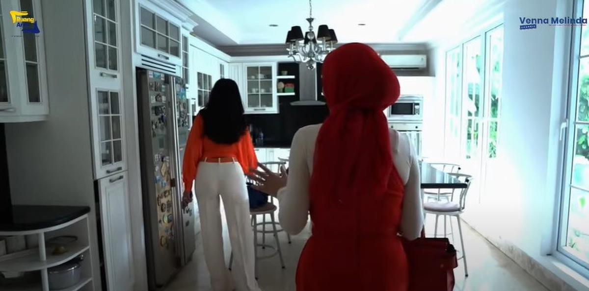 8 Potret Dapur Diah Permatasari yang Elegan, Jadi Lokasi Favorit - Akui Nggak Tahu Biaya Bayar Listrik Rumah
