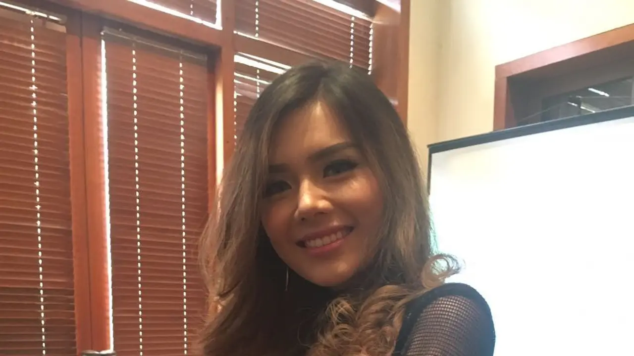 Tren Terbaru Warna Meleleh di Rambut, Berani Coba?