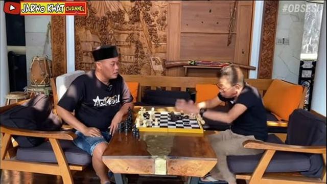 Jarwo Kwat Lawan Sule