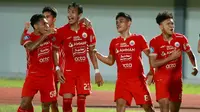 Pemain Persija Jakarta, Hansamu Yama, melakukan selebrasi setelah mencetak gol ke gawang Dewa United pada laga BRI Liga 1 di Stadion Indomilk Arena, Tangerang, Senin (10/4/2023). Persija menang dengan skor 1-0. (Bola.com/M Iqbal Ichsan)