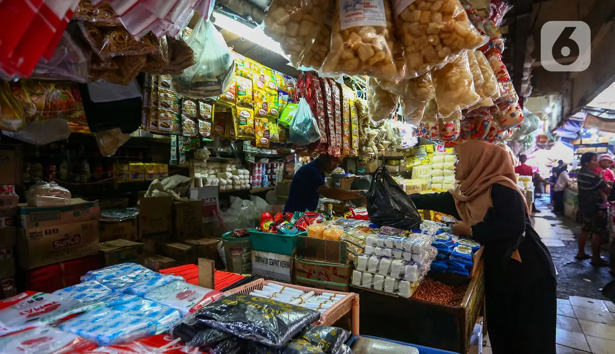 Sejumlah harga pangan mengalami kenaikan sepekan jelang bulan suci ramadan 2024. (Liputan6.com/Angga Yuniar)
