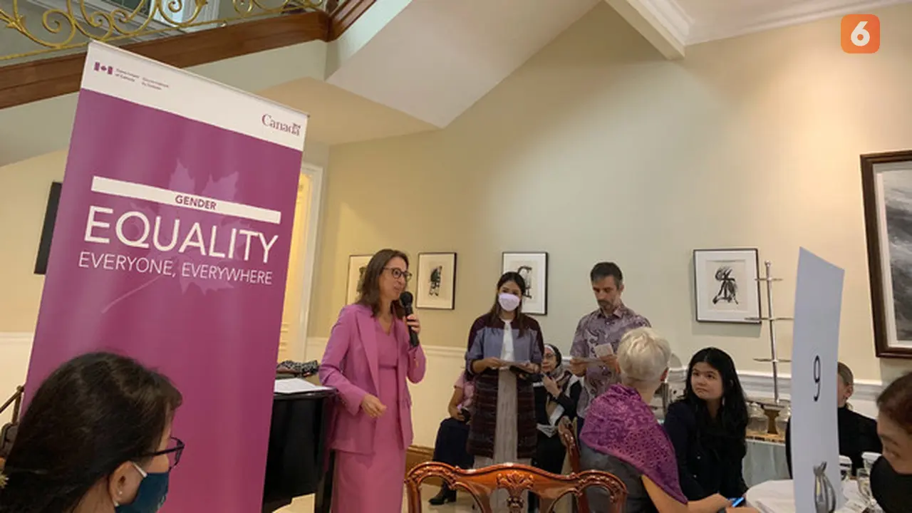 Duta Besar Kanada untuk Indonesia Nadia Burger dalam kata sambutannya di acara speed mentoring.