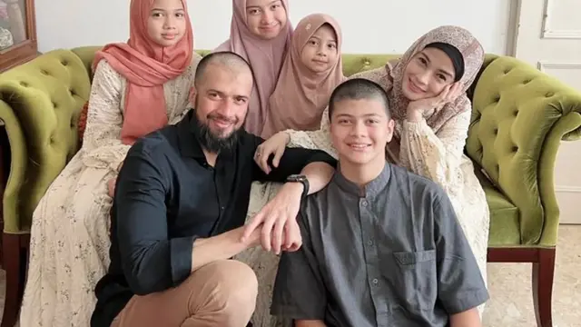 Potret Primus Yustisio dan Jihan Fahira Bareng Keempat Anaknya (Instagram/@jihanfahirareal)