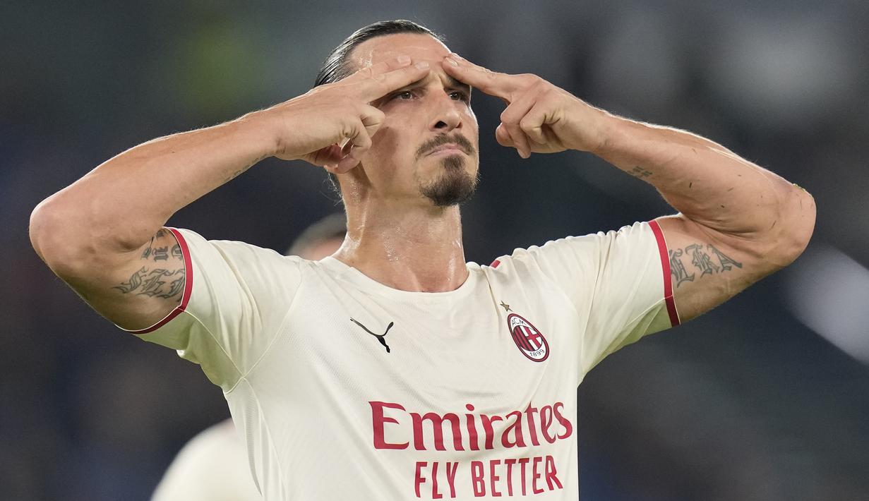 Zlatan Ibrahimovic. Striker yang kini berseragam AC Milan ini menyadari bahwa posisinya adalah untuk mencetak banyak gol ke gawang lawan. Sehingga anggapan bahwa ia kerap berlaku egois, khususnya saat berseragam Manchester United pun tidak ditampiknya. Gol di atas segalanya. (AP/Gregorio Borgia)