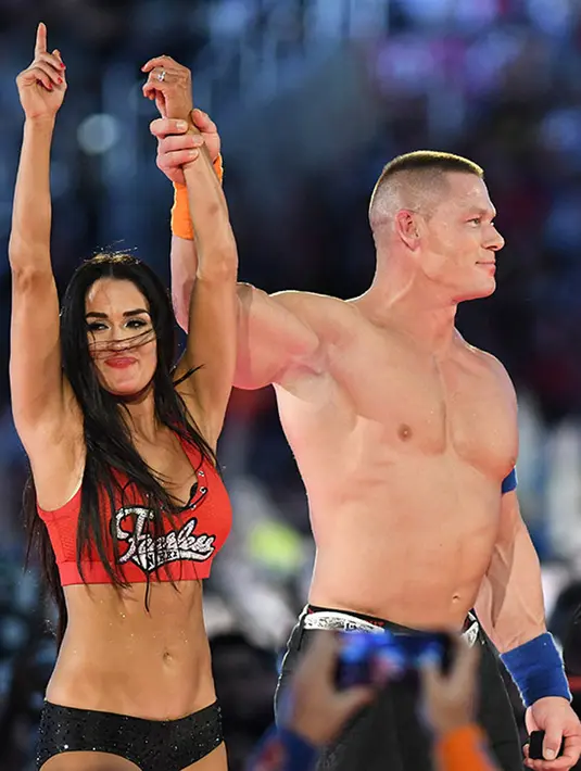 “John percaya Nikki adalah orang yang tepat untuk membangun sebuah keluarga dengannya dan cintanya telah mengubah John untuk memiliki bayi,” tambah sumber. (doc.hollywoodlife.com)