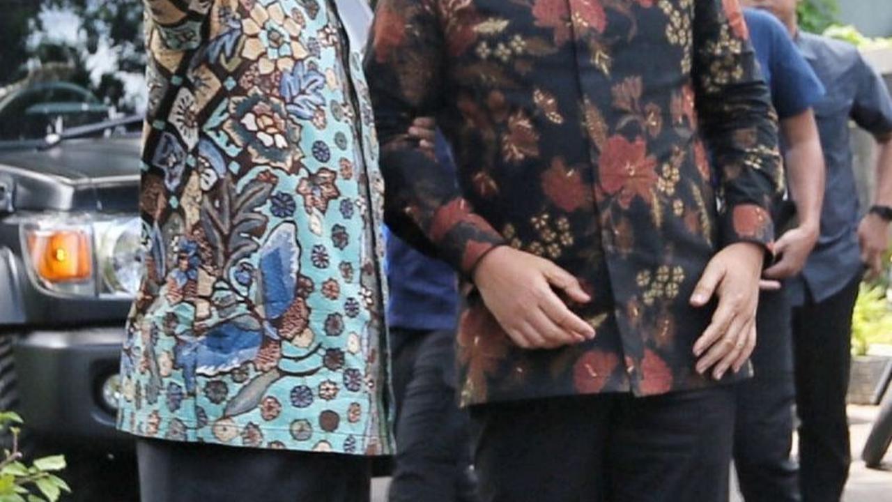 FOTO: Momen Hadi Tjahjanto Silaturahmi ke Kediaman Mahfud MD Usai Dilantik Jadi Menkopolhukam