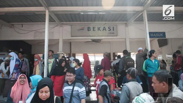 Kebakaran Stasiun Klender, Penumpang Cari Alternatif Angkutan Lain