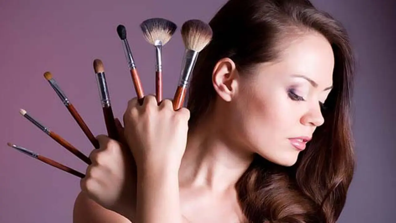 Wajah Kamu Berjerawat? Ini 4 Tips Makeupnya