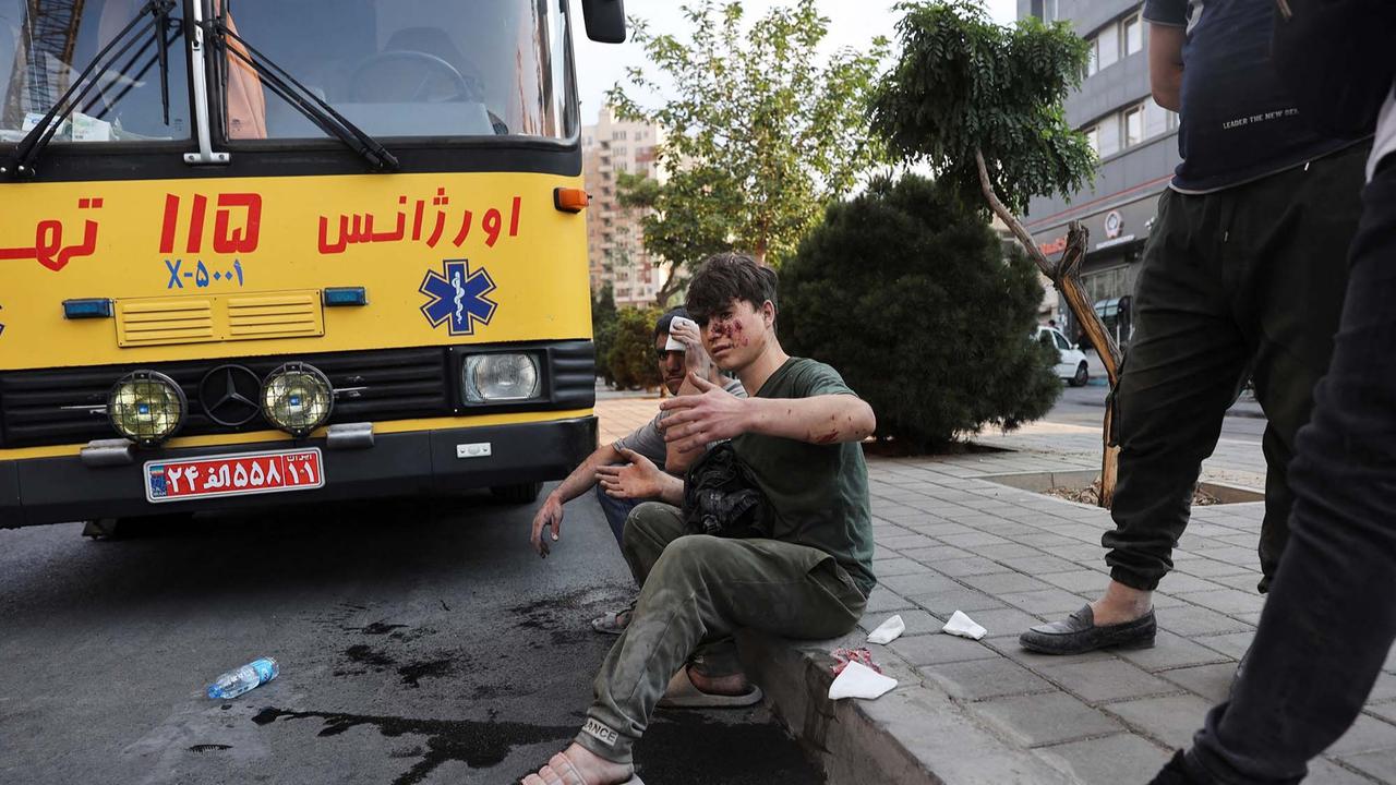 FOTO: Kerusakan Bangunan Paska Serangan Israel di Teheran