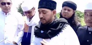 Istri kedua Opick Meninggal dunia,  Ustaz Al Habsyi Minta Netter Berhenti Mencaci.