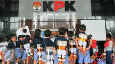 Komisi Pemberantasan Korupsi (KPK) adakan Playday Anti Korupsi yang diikuti anak-anak PAUD/TK di Gedung KPK baru, Jakarta, (19/5). Bertema 'Tamasya ke Bulan' kegiatan ini bertujuan untuk membangun karakter anak yang baik. (Liputan6.com/Yoppy Renato)